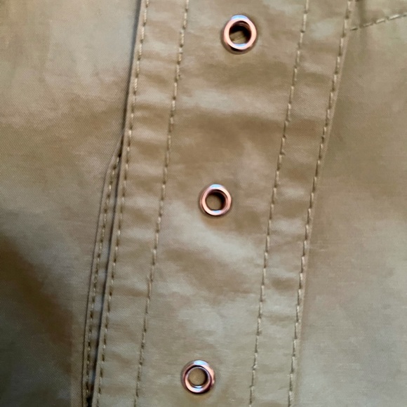 GALLERY LIKE NEW WATER REPELLENT RAINCOAT W DETACHABLE HOOD, DRY CLEANED. - Picture 6 of 17